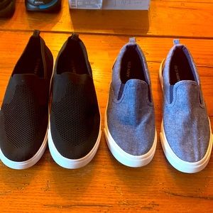 2 pairs old navy loafers like new! Blue are size 5 youth, black are size 6.